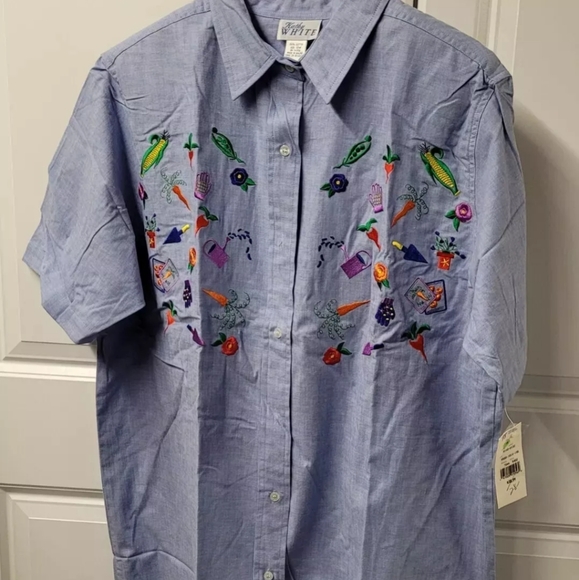 Kathy White Blouse Top Women's Size: 18W Button Carrots Gardening - Picture 1 of 12
